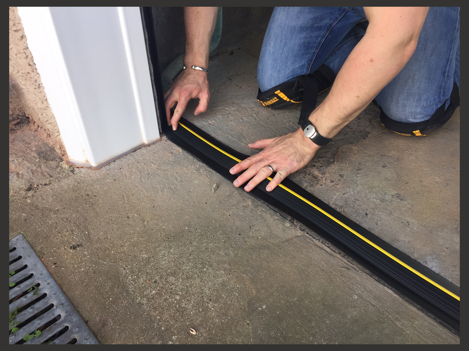 Garage door seal - How to fit